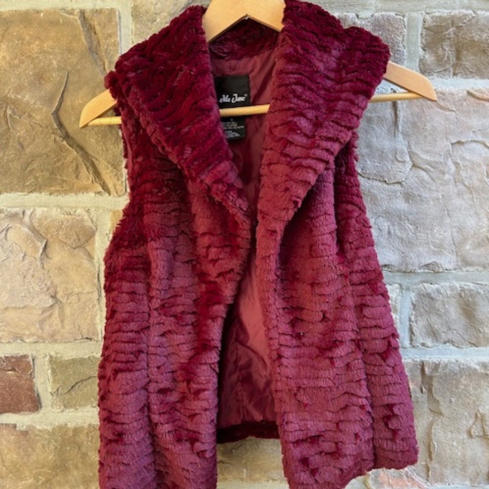 Me Jane Burgundy Faux Fur Vest / Size Small